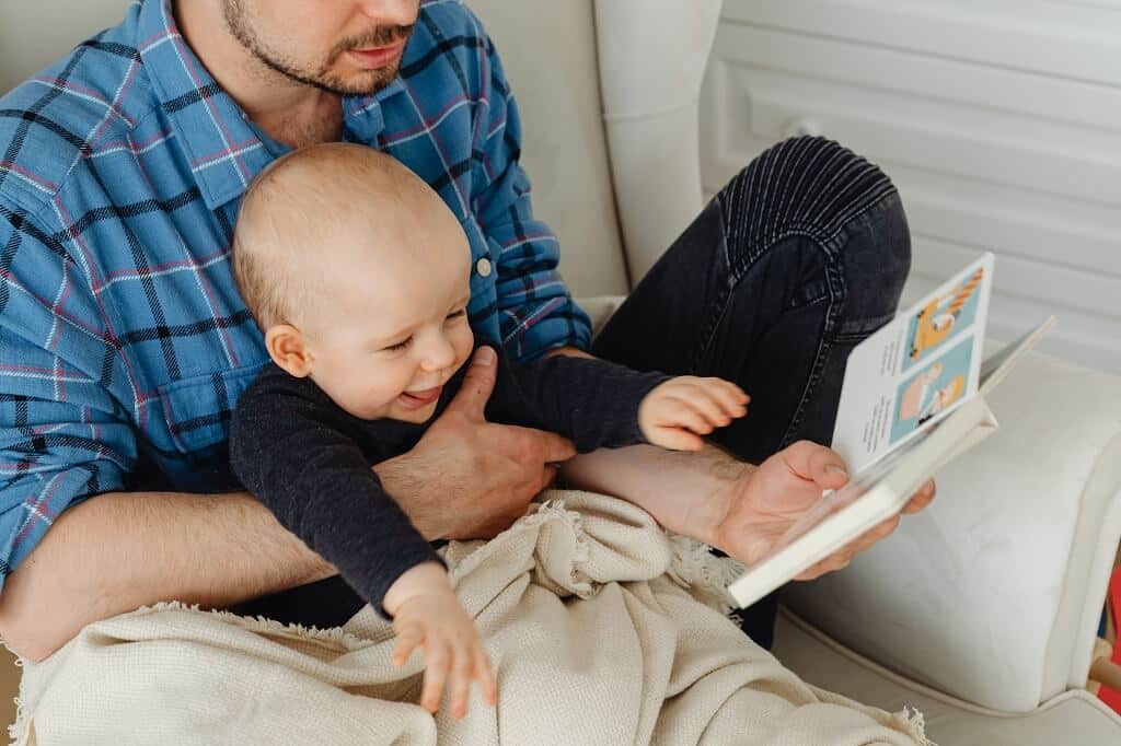 Father with child during scheduled custody visit