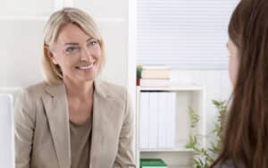Divorce coach counselling female client - family lawyers can benefit from using a divorce coach